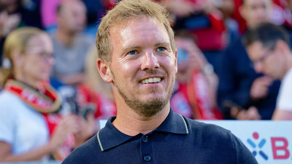 Zuerst-lobte-der-Bundestrainer-die-Eintracht-dann-sah-er-Bayern-Muenchen-im-DFB-Pokal-in-Wiesbaden-zu