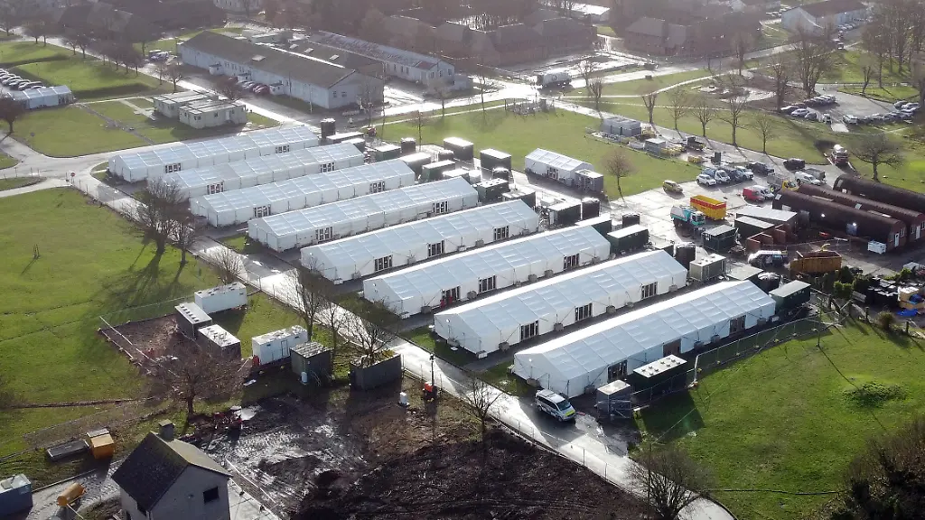 Aus-diesen-britischen-Aufnahmelagern-hatte-zuvor-schon-die-Regierung-in-Grossbritannien-irregulaer-eingewanderte-Asylsuchende-nach-Ruanda-ausgewiesen