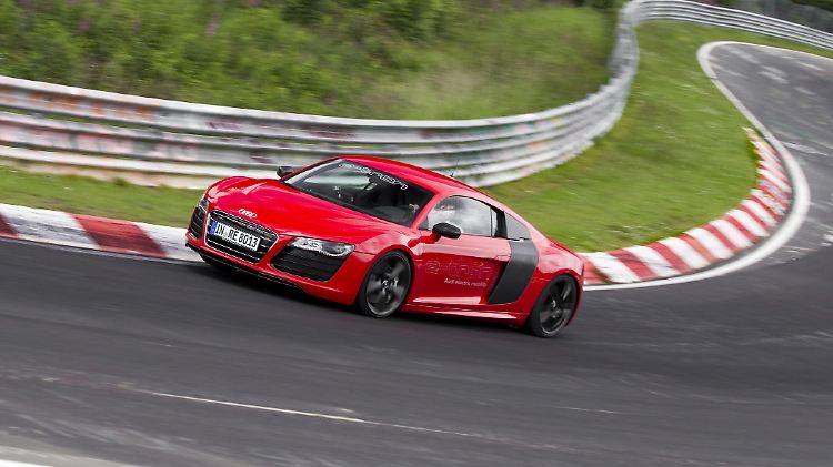 Auf dem Nürburgring ist der R8 e-tron nur fünf Sekunden langsamer als sein benzinbetriebener Bruder.