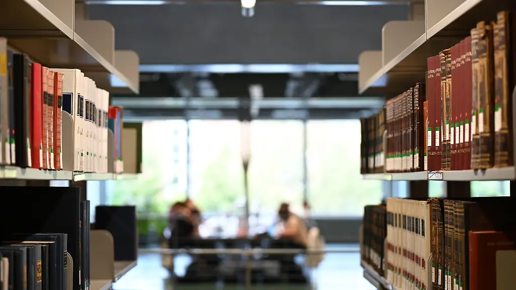 Bibliotheken-sind-in-der-Regel-nur-tagsueber-geoeffnet