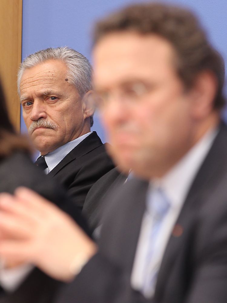 Der eine hat keine Arbeit mehr, der andere bald noch mehr als bisher: Ex-Verfassungsschutz-Chef Heinz Fromm und Innenminister Hans-Peter Friedrich.