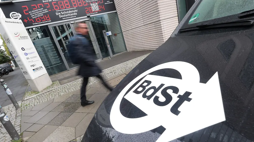 Der-Bund-der-Steuerzahler-haelt-die-Ausgaben-fuer-Gutachter-und-Beratervertraege-in-Brandenburg-fuer-zu-hoch-Archivbild