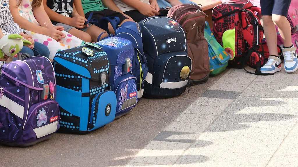 Fuer-viele-Kinder-beginnt-wieder-die-Schule