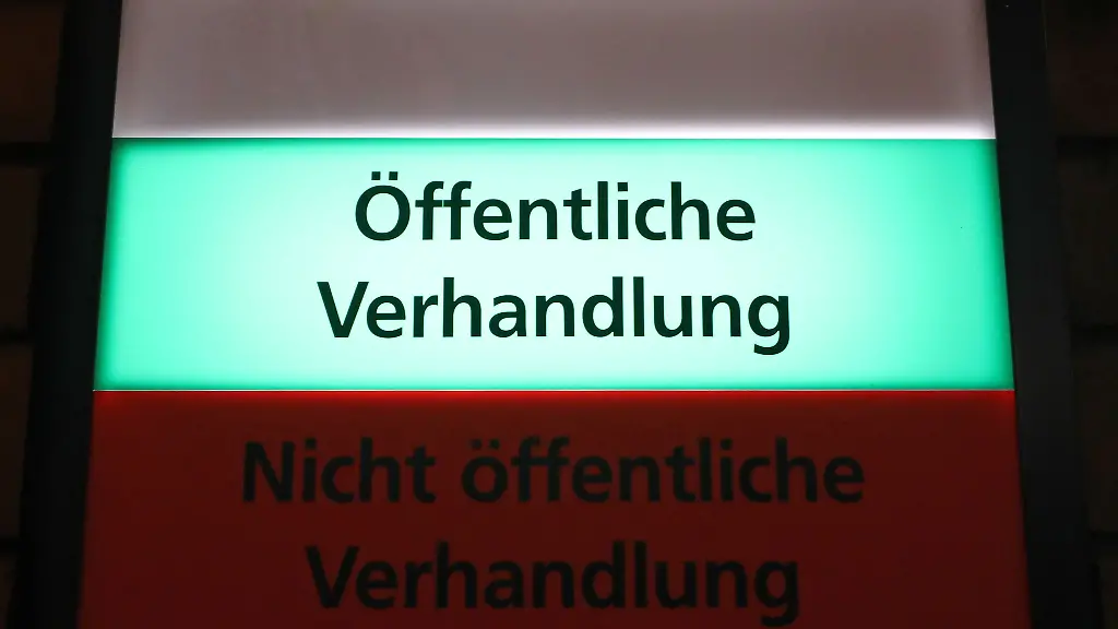 Justizfachwirte-beziehungsweise-Justizfachangestellte-helfen-mit-dass-in-Gerichten-und-Staatsanwaltschaften-alles-rund-laeuft