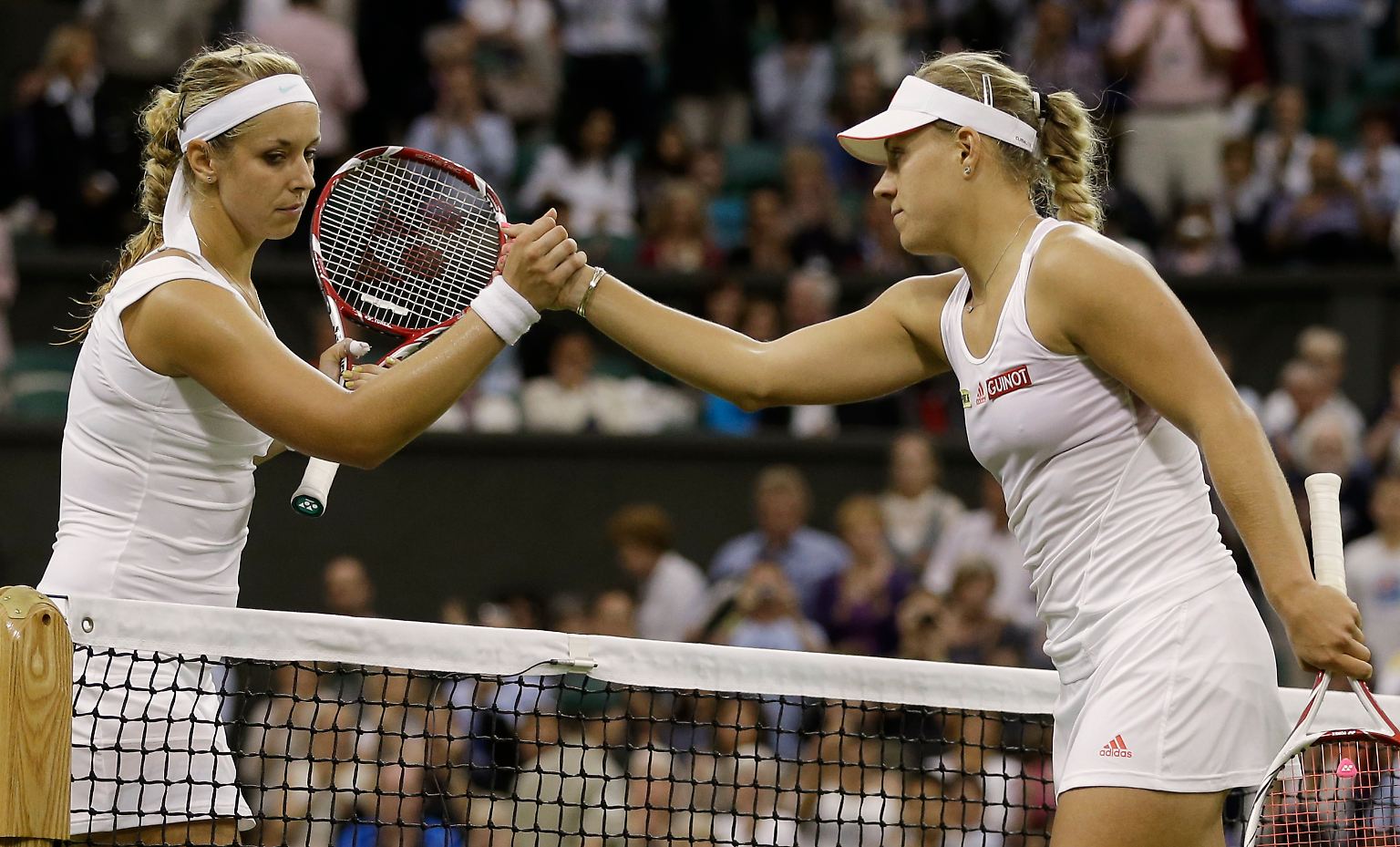 So gut wie noch nie: Vier deutsche Spieler ziehen in Wimbledon in die Runde der besten Acht ein. Den vorläufigen Höhepunkt der deutschen Erfolgsgeschichte liefern sich im direkten Viertelfinal-Duell Angelique Kerber (r.) und Sabine Lisicki.