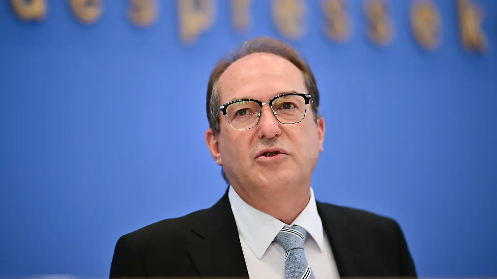 Kurz-nach-Amtsantritt-hatte-Dobrindt-im-Mai-die-Kontrollen-an-den-deutschen-Aussengrenzen-verstaerkt