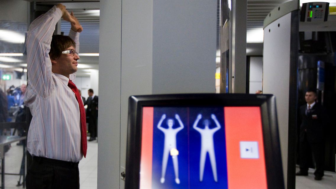 Der niederländische Flughafen Schiphol setzt die Scanner bereits ein - weitere sollen folgen.
