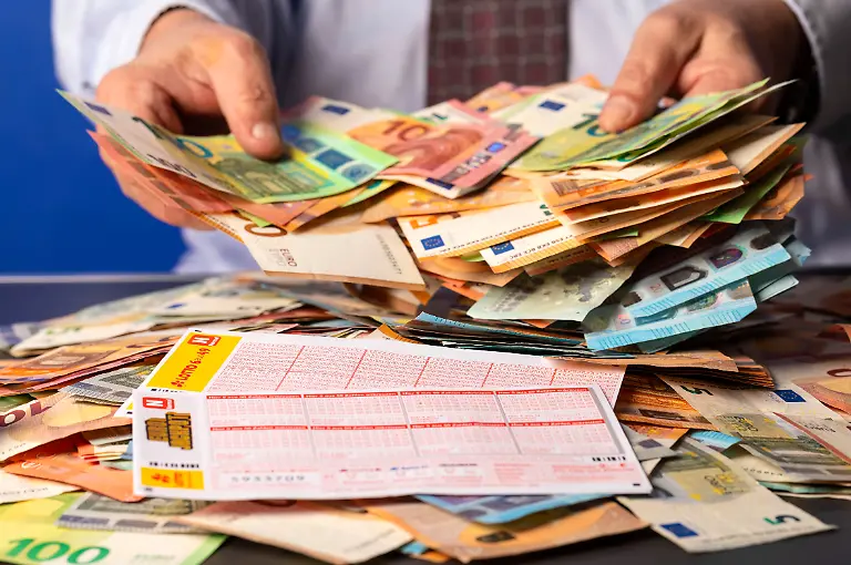 Im-Juni-1977-gewinnen-viele-mit-sechs-Richtigen