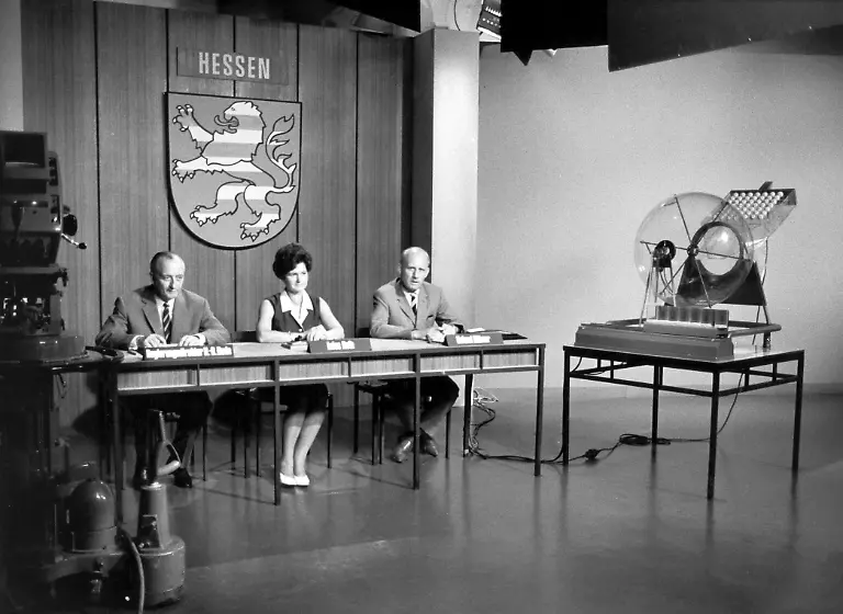 Etwa-zehn-Jahre-spaeter-543837149