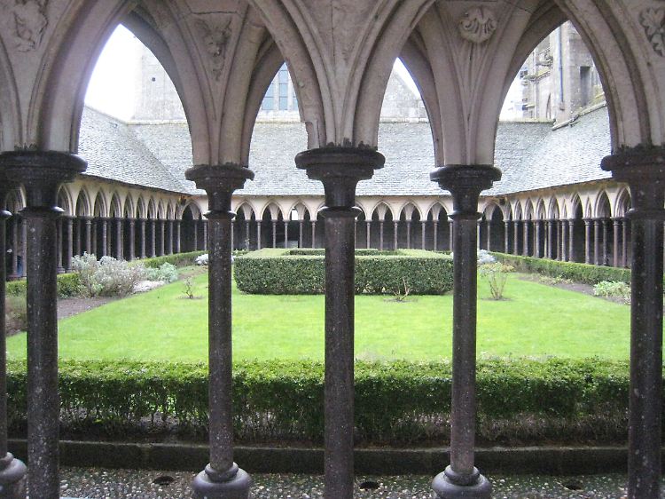 Der Kreuzgang der Abteikirche von Mont-Saint-Michel.