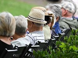 Frauen Holen Bei Der Rente Auf