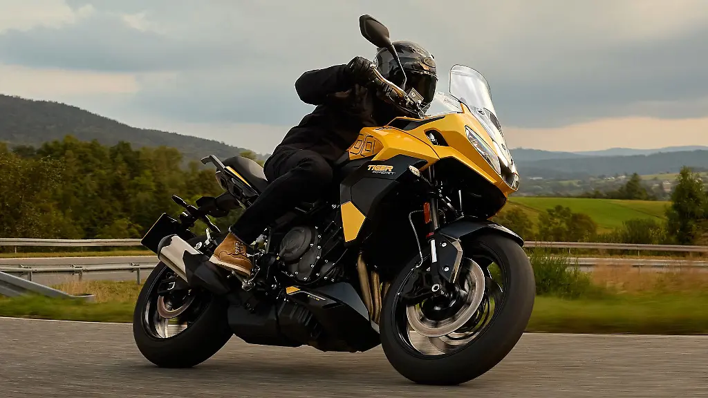 Triumph-Tiger-Sport-800-1