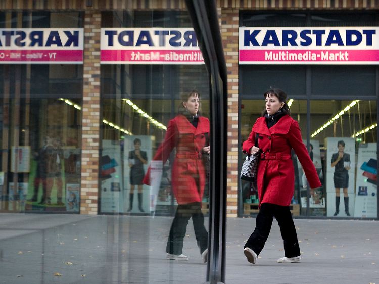 Bald soll bei Karstadt wieder was gehen.