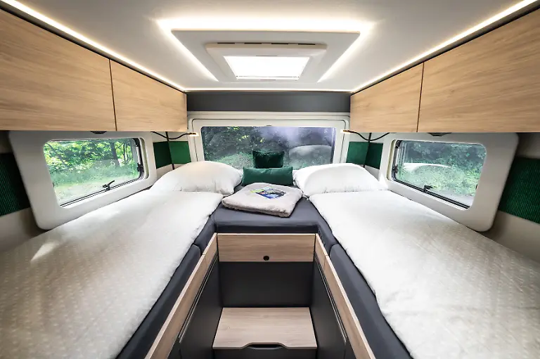 Frankia-Noctra-Betten-mit-Heckfenster