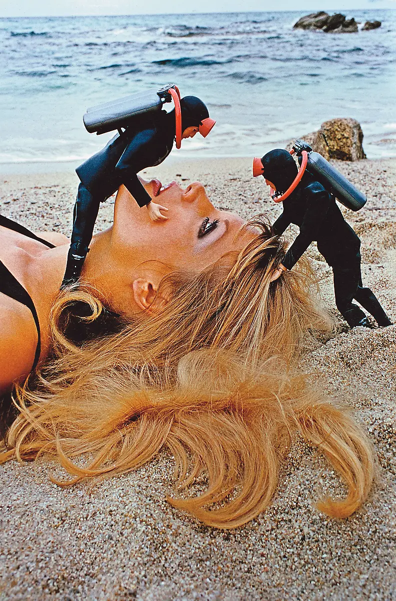 2-Helmut-Newton-Untitled-Saint-Tropez-1975-copyright-Helmut-Newton-Foundation