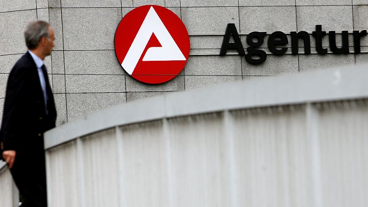 Mit der Einführung des Existenzgründerzuschusses hat die Zahl der Gründungen sprunghaft zugenommen. Die "Ich-AG"-Förderung wurde 2007 durch den Gründungszuschuss abgelöst.