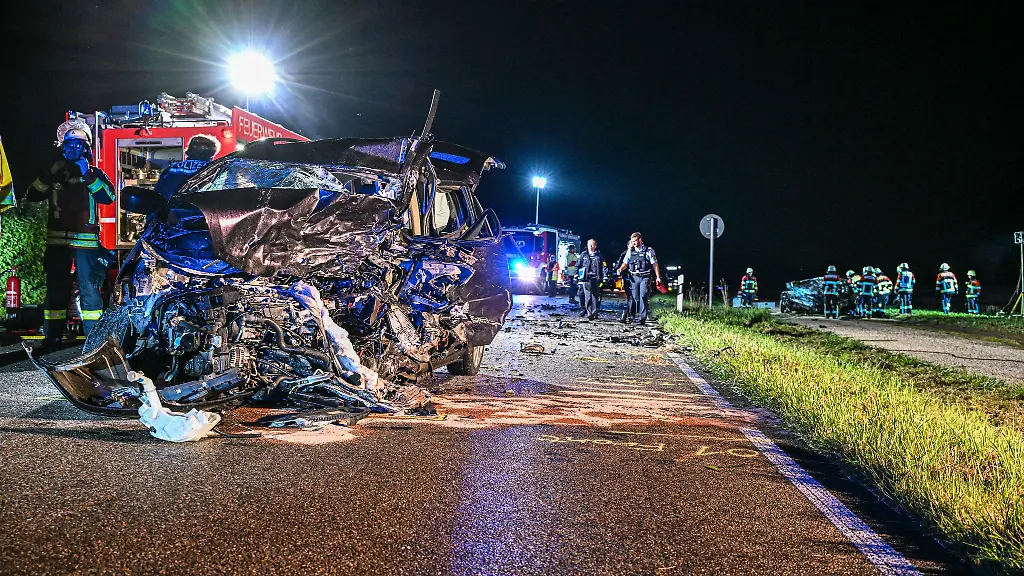 Zwei-Maenner-starben-bei-dem-Verkehrsunfall