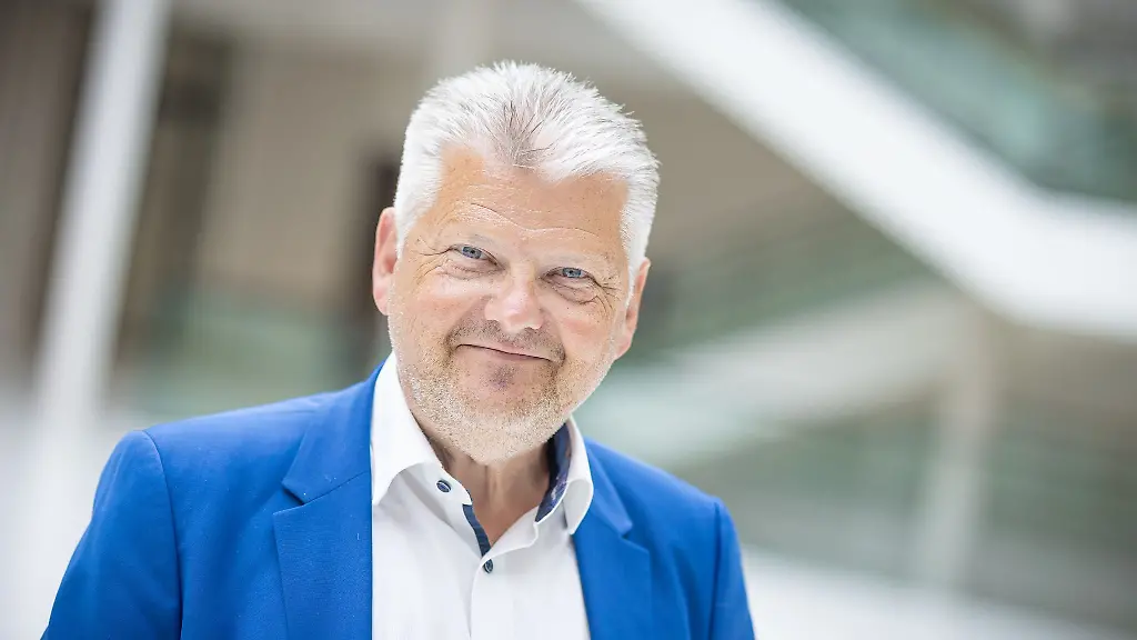 SPD-Fraktionschef-Politze-haelt-die-Handy-Plaene-der-CDU-fuer-zu-weitgehend