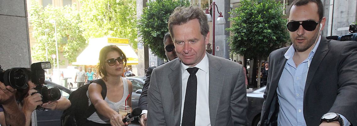 Die Troika ist zurück in Athen: Poul Thomsen (m.) prüft für den IWF.