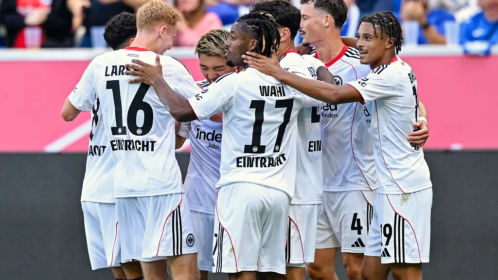 Eintracht-Frankfurt-empfaengt-an-einem-Samstagabend-den-FC-Bayern-Muenchen