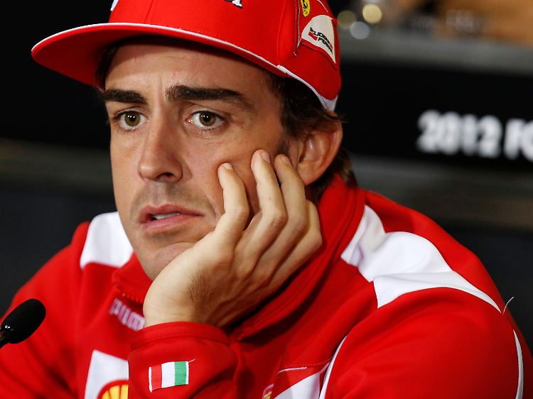 Fernando Alonso ist in Gedanken bei Maria de Villota. Die spanische Testpilotin hat bei dem Unfall ein Auge verloren.