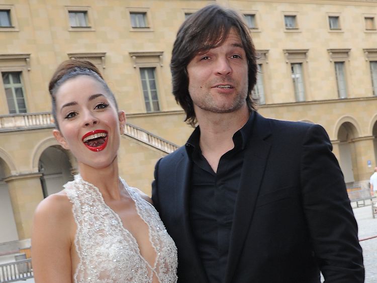 Die kroatische Schauspielerin Zrinka Cvitesic (hier in Begleitung ihres Kollegen Misel Maticevic) erhält die Auszeichnung als beste Schauspielerin.