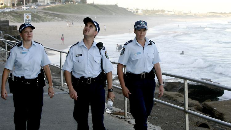 Australische Polizisten: Wer hätte bei dem Aufzug nicht an einen Tanz an der Stange gedacht?