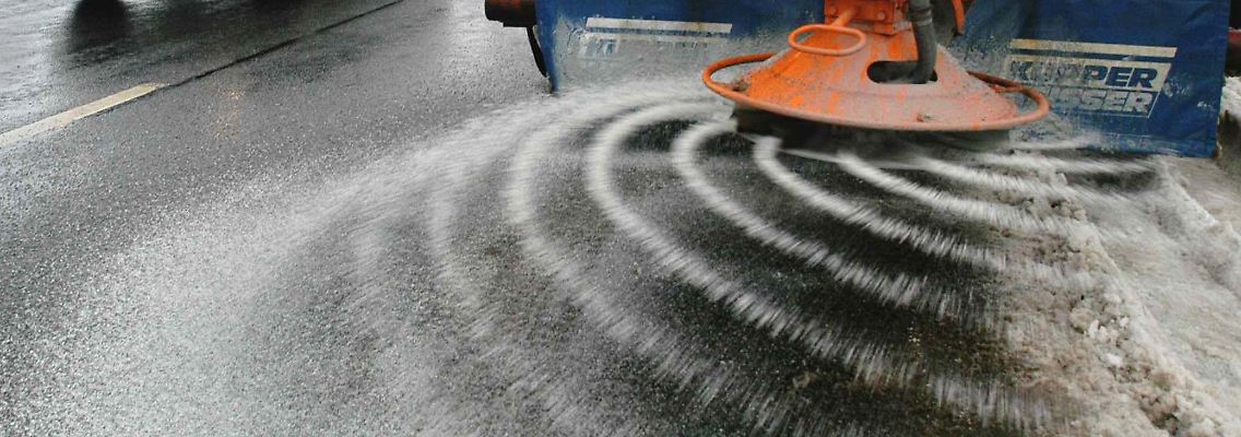 Jährlich werden circa 1,59 Millionen Tonnen Salz auf deutsche Straßen gestreut.