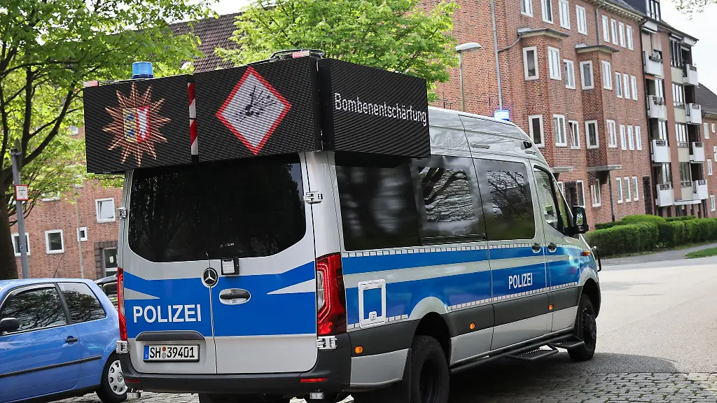 Auch-eine-Bundesstrasse-muss-fuer-die-Arbeiten-des-Kampfmittelraeumdienstes-voruebergehend-gesperrt-werden