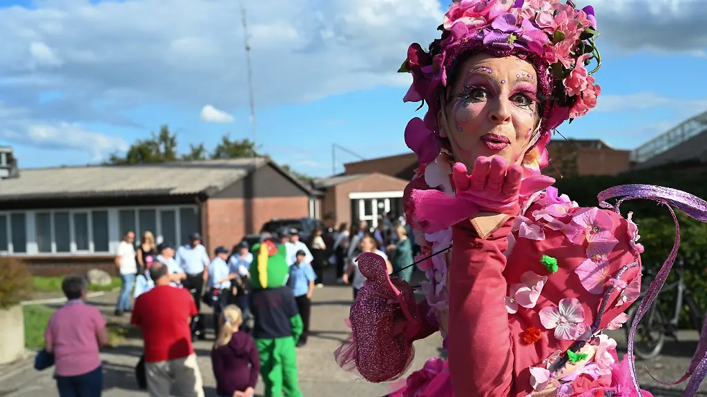 Das-Bluetenfest-in-Wiesmoor-ist-nach-Angaben-der-Veranstalter-eines-der-groessten-in-Norddeutschland