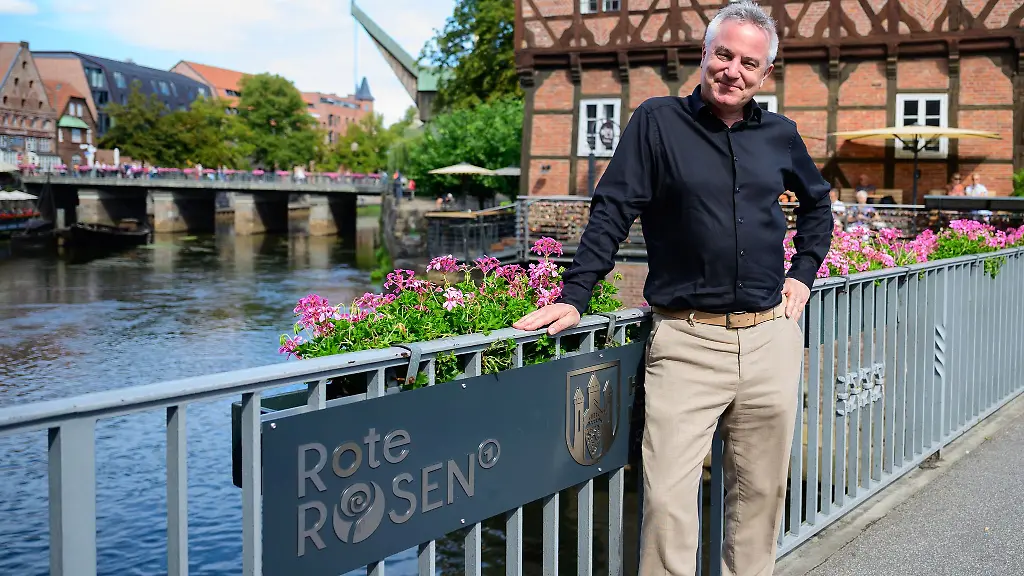 Ich-glaube-dass-die-Serie-ohne-Lueneburg-in-der-Qualitaet-nicht-moeglich-waere-sagt-der-54-Jaehrige-im-Gespraech-mit-der-Deutschen-Presse-Agentur-die-Stadt-ist-fuer-uns-das-ideale-Freilichtstudio