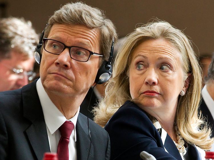 Bundesaußenminister Guido Westerwelle war in Moskau mit seiner Diplomatie abgeblitzt. US-Kollegin Hillary Clinton teilt die deutsche Position.