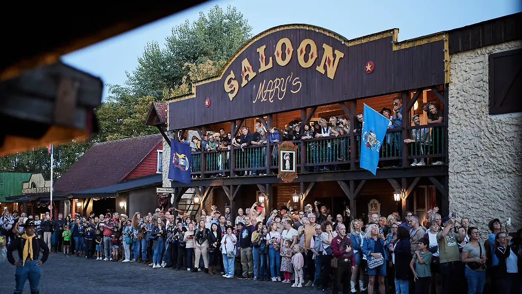 Hunderte-Besucher-kamen-zum-Fest