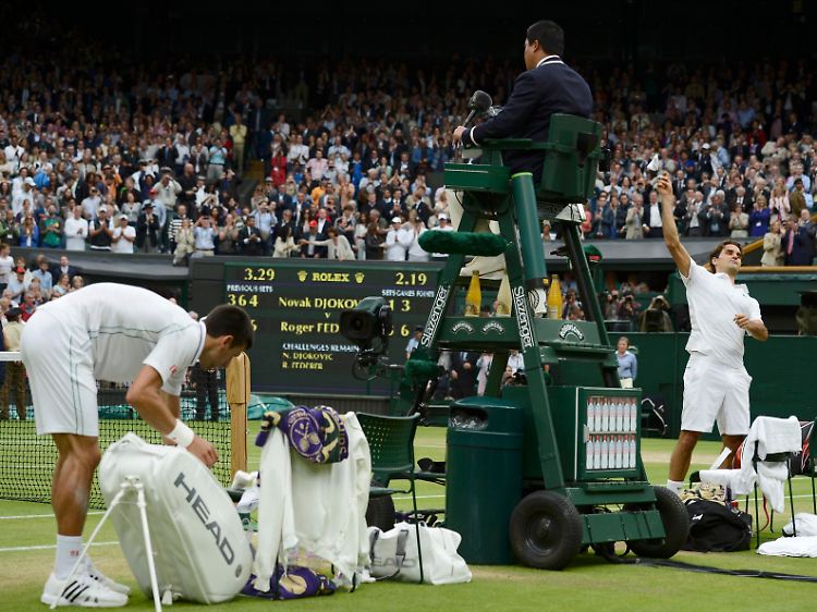 Für Djokovic, den Überflieger von 2011, könnte das Halbfinal-Aus auch den Verlust von Platz eins in der Weltrangliste bedeuten.