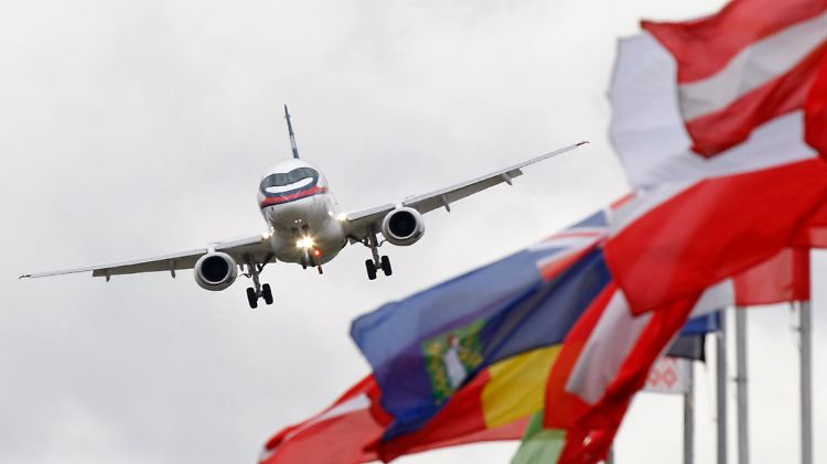 Superjet im Anflug: In Farnborough werden Interessenten viele Fragen stellen.