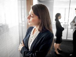 Sind Die Kollegen Schwierig Oder Ich Ein Ehrliches Hinterfragen Kann Spannungen Loesen Und So Fuer Mehr Offenheit Im Team Sorgen