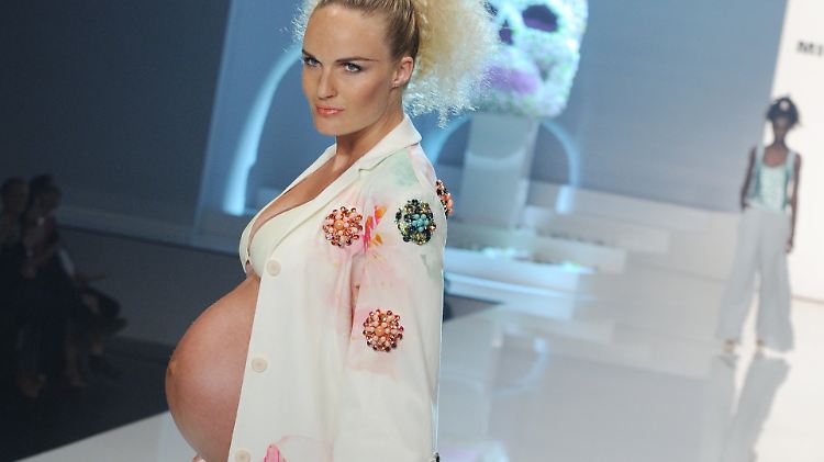 In diesem Fall starrten alle dem Model auf den Bauch.