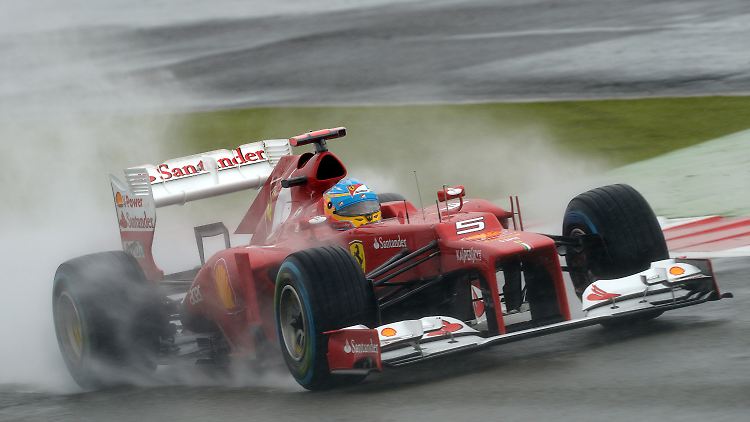 Fernando Alonso trotzt dem Regen.