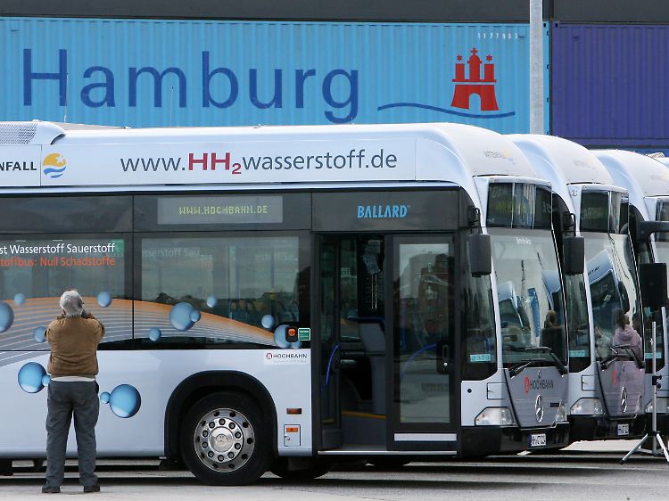 Wasserstoffbusse gibt es in Hamburg seit 2003.