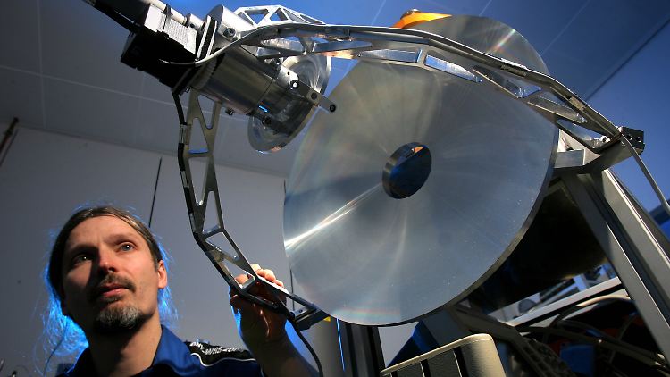 Der Detektor namens SCOTI kann unter anderem auf bis zu 20 Meter Entfernung Waffen aufspüren, die am menschlichen Körper verdeckt getragen werden.