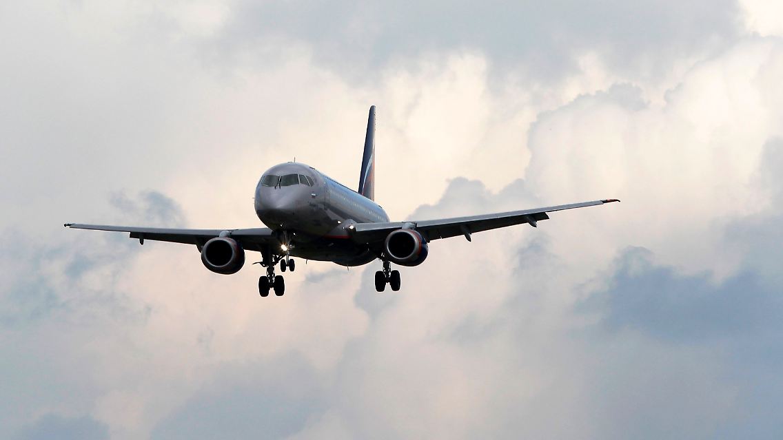 2012-07-08T161904Z_01_LON118_RTRMDNP_3_AIRSHOW.JPG7953033424546418541.jpg