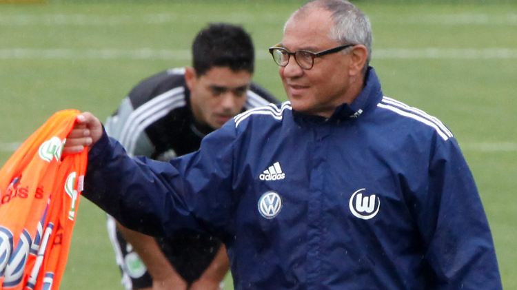 "Nein, ich möchte einem Spieler mit der Binde helfen und ihn nicht belasten": Felix Magath.