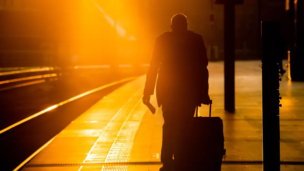 Zugverspaetung-Moegliche-Ansprueche-auf-Entschaedigung-bestehen-immer-nur-wenn-der-Bahntransfer-zum-Flughafen-explizit-Teil-der-Reisebuchung-ist