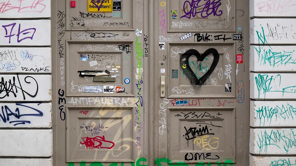 Ist-das-Kunst-oder-kann-das-weg-Bei-Wohnungseigentuemergemeinschaften-muessen-alle-Eigentuemer-die-Kosten-fuer-die-Graffitientfernung-tragen