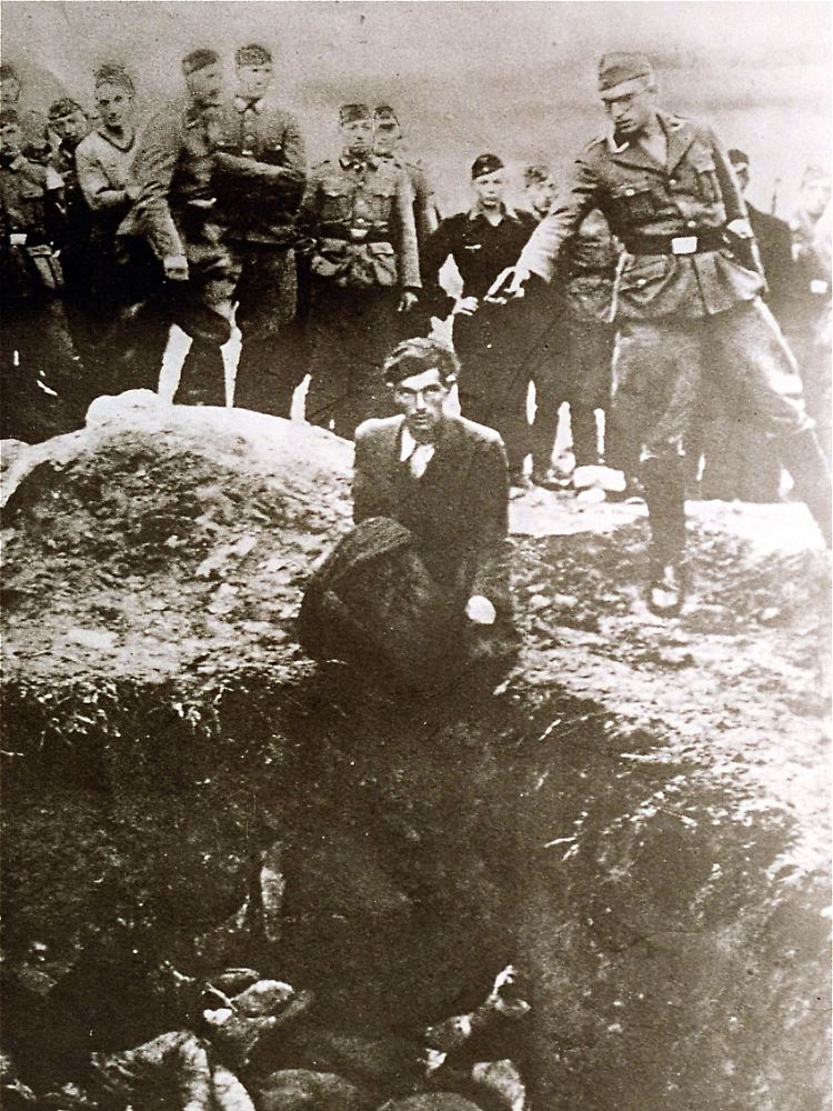 Ein ukrainischer Jude, der bei einer Massenerschießung in Vinnitsa zwischen 1941 und 1943 ermordet wird.