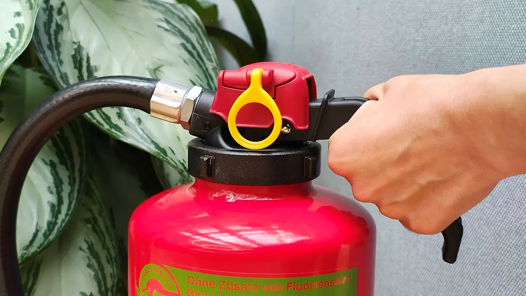 Welcher-ist-der-Richtige-Und-wie-benutze-ich-ihn-richtig-Einfach-drauflos-kaufen-ist-bei-Feuerloeschern-keine-gute-Idee