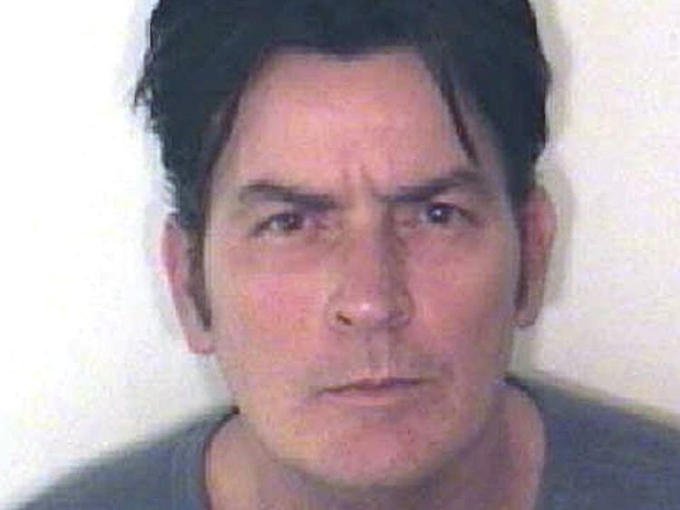 Sheen auf dem Polizeifoto von Weihnachten 2009.