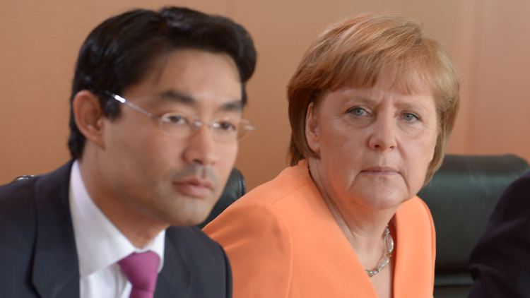 Haben Grund zu vorsichtigem Optimismus: Philipp Rösler und Angela Merkel. 