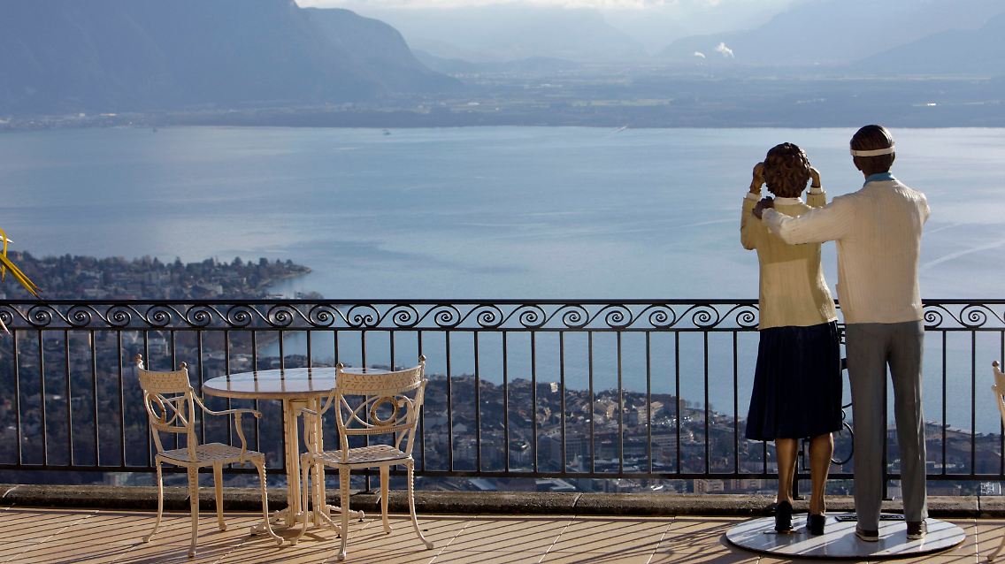 Die Hotels in Genf sind durchschnittlich am teuersten. (Figuren auf der Terrasse des Mirador Kempinski in Mont-Pelerin am Genfer See.