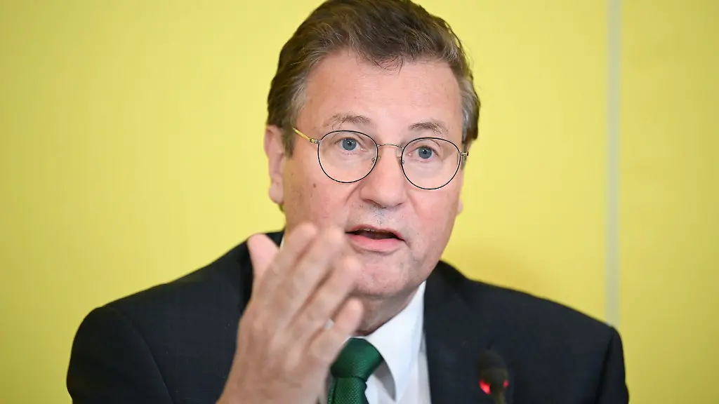 Peter-Hauk-raet-Menschen-die-unbestelltes-Saatgut-im-Briefkasten-finden-den-Weg-zum-Restmuell